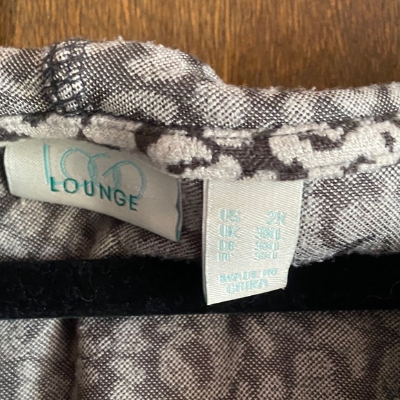 Logo Lounge Hoodie Black and Tan - Picture 4 of 5